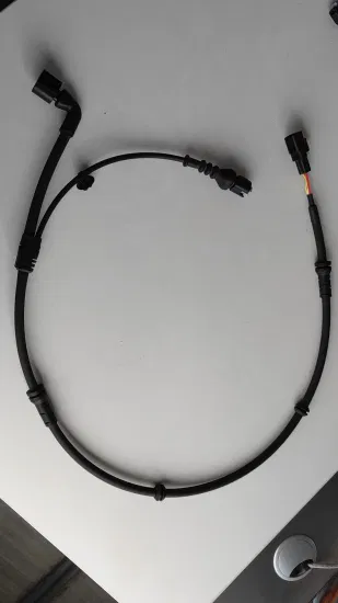 IATF16949 a certifié le faisceau de câbles d'injection de surmoulage de connecteur Te à 4 broches avec pin ondulé et clip
